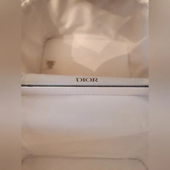 Dior VIP Mirrored Train Case With Towel And Headband Prestige 8x6x6 White Gold - Picture 8 of 16